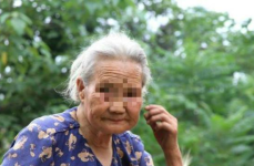 國產(chǎn)無套露臉老婦,揭秘真實生活瞬間